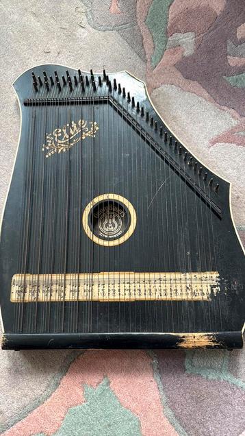 Elite Gitaarzither van Georg Bauer beschikbaar voor biedingen