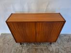 Vintage 2 deurs kastje mid century design teak kast, Ophalen