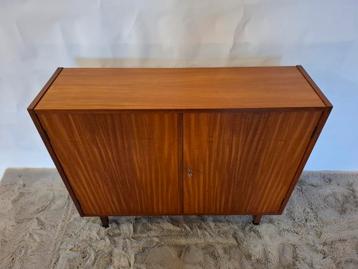 Vintage 2 deurs kastje mid century design teak kast

 beschikbaar voor biedingen