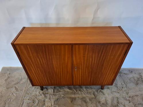 Vintage 2 deurs kastje mid century design teak kast, Verzamelen, Retro, Ophalen