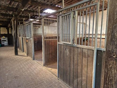 2 degelijke voorwanden paardenbox, Dieren en Toebehoren, Stalling en Weidegang, Stalling, Toebehoren, 2 of 3 paarden of pony's