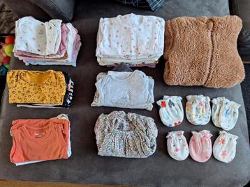 Kledingpakket newborn maat 50/56 beschikbaar voor biedingen