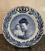 Bord Geboorte Juliana met koningin Wilhelmina (1909), Verzamelen, Koninklijk Huis en Royalty, Ophalen of Verzenden, Zo goed als nieuw