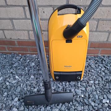 Miele 1400 watt stofzuiger wegens overlijden  beschikbaar voor biedingen