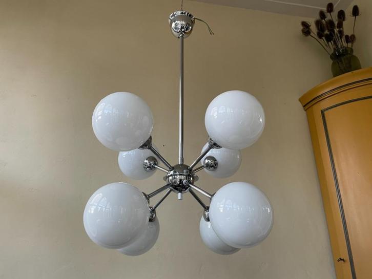 Lamp Hanglamp jaren 70 8 x opaline bollen Frans, Antiek en Kunst, Antiek | Lampen, Ophalen