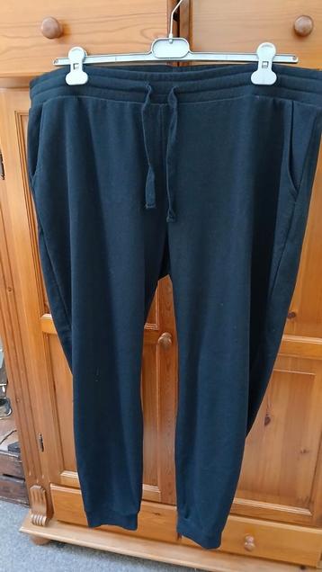 Zwarte joggingbroek, XL beschikbaar voor biedingen