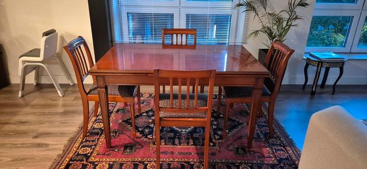 Antieke houten tafel met bijbehorende stoelen, Antiek en Kunst, Antiek | Meubels | Tafels, Ophalen of Verzenden
