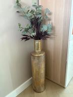 Goud kleurige metalen vaas met leuke nep plantjes, Huis en Inrichting, Woonaccessoires | Zuilen en Pilaren, Ophalen, Zo goed als nieuw