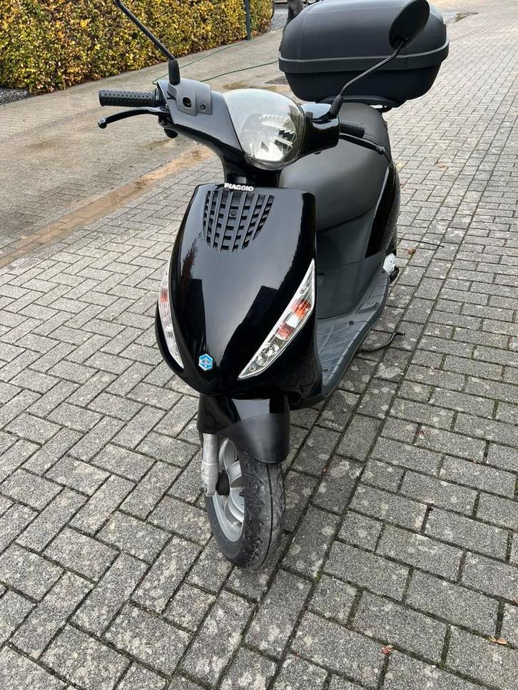 Piaggio zip 4 takt, Fietsen en Brommers, Scooters | Piaggio, Zo goed als nieuw, Zip, Maximaal 45 km/u, Benzine, Ophalen
