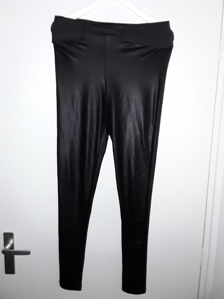 Enjoy Leather Look Legging Broek Met Rekbare Band Maat S, Kleding | Dames, Leggings, Maillots en Panty's, Zo goed als nieuw, Legging