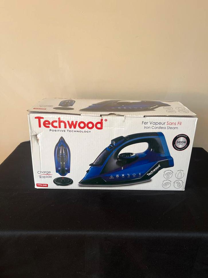 Techwood Draadloze Stoomstrijkijzer - Nieuw, Witgoed en Apparatuur, Strijkijzers en Strijkplanken, Nieuw, Draadloos strijkijzer