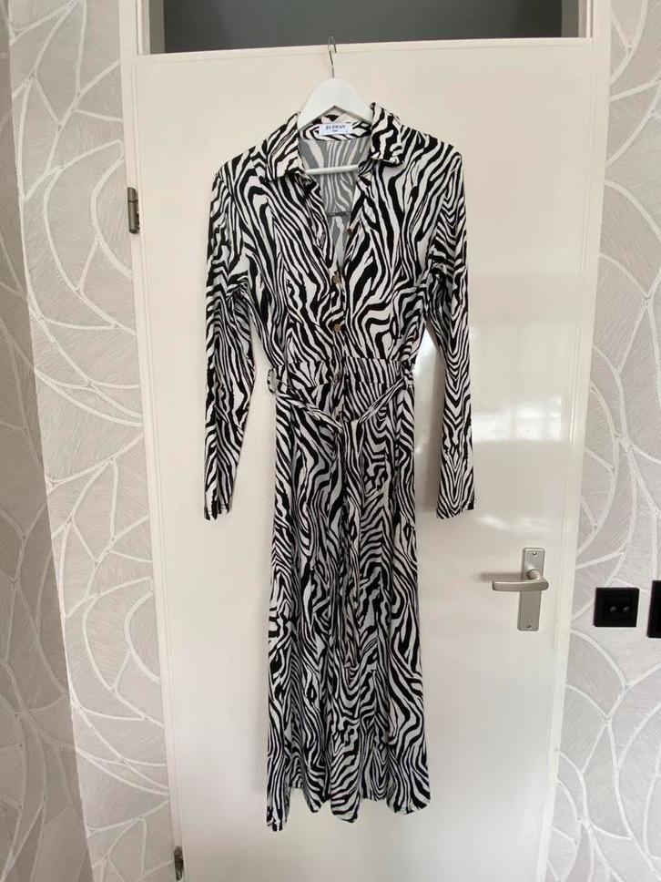 Lange jurk, zebraprint, zwart/wit, maat L, gouden knopen, Kleding | Dames, Jurken, Zo goed als nieuw, Maat 42/44 (L), Overige kleuren