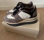 DLSport Sneakers; zo goed als nieuw; maat 38  Losse zool, Verzenden, Zo goed als nieuw, Sneakers of Gympen