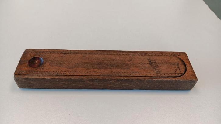 Houten leitjeskistje met ruimte voor 3 leitjes., Antiek en Kunst, Antiek | Gereedschap en Instrumenten, Ophalen of Verzenden
