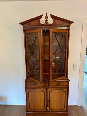 Heldense kast taxus hout beschikbaar voor biedingen