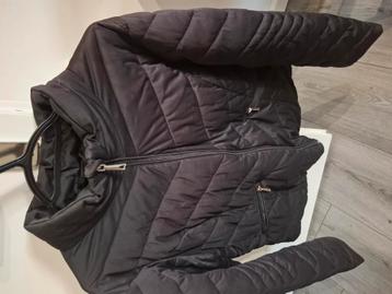 Korte dames winterjas  beschikbaar voor biedingen