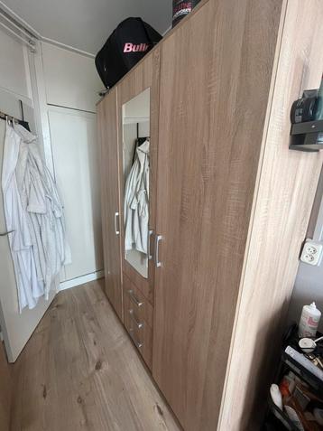 Twee kledingkasten VELLERUP JYSK. MOET MORGENOCHTEND  WEG beschikbaar voor biedingen