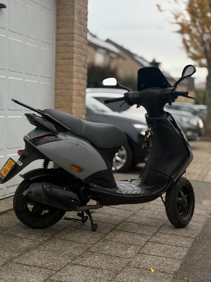 Piaggio zip 2t, Fietsen en Brommers, Scooters | Piaggio, Zo goed als nieuw, Zip, Tweetakt, Ophalen of Verzenden