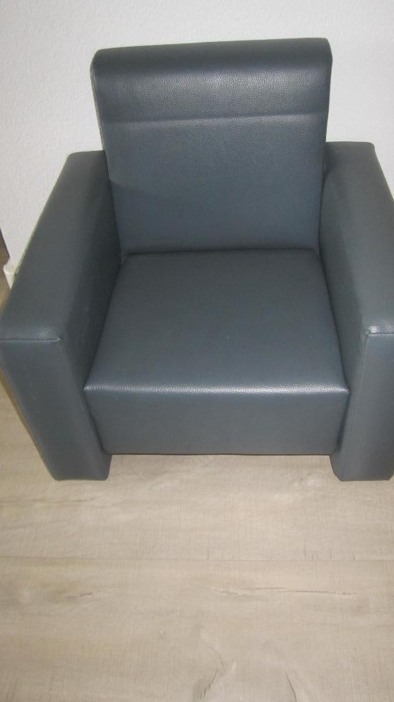 Grijze peuter/kleuter fauteuil genaamd "Effe titte "., Kinderen en Baby's, Kinderkamer | Tafels en Stoelen, Gebruikt, Stoel(en)