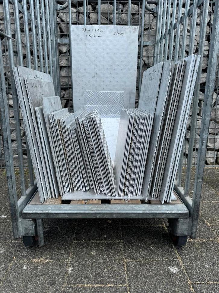 nieuwe kleine reststukken aluminium traanplaat in 4 diktes, Doe-het-zelf en Verbouw, Hang- en Sluitwerk, Nieuw, Klink of Kruk