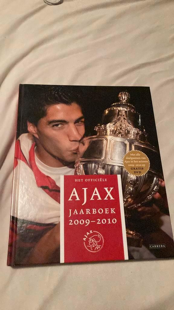 Het officiële Ajax jaarboek 2009-2010, Boeken, Sportboeken, Zo goed als nieuw, Balsport, Ophalen of Verzenden