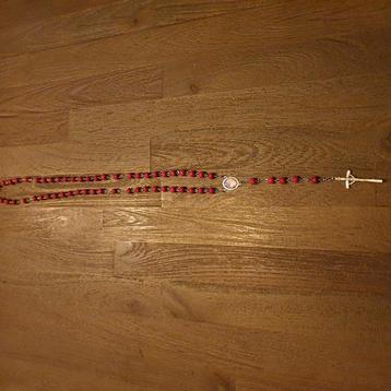 Vintage Rozenkrans met Rode Kralen beschikbaar voor biedingen