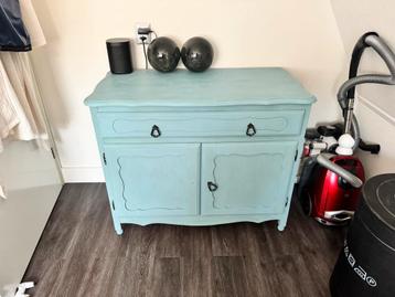 Commode vintage beschikbaar voor biedingen