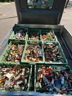 Te koop 8 volle kratten likeur flesjes drank (2100 flesjes), Ophalen