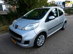 Peugeot 107 1.0-12V Urban Move 5-deurs Airco Zuinig Youngtim, Voorwielaandrijving, Stof, Gebruikt, 4 stoelen