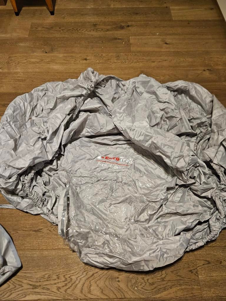 Eurotrail Fietsenhoes voor Caravan/Camper - 4 Fietsen, Ophalen of Verzenden, Zo goed als nieuw