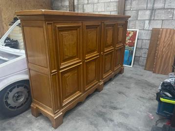 Mooie lange eikenhouten buffet kast beschikbaar voor biedingen