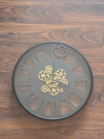 Wandklok 55cm beschikbaar voor biedingen