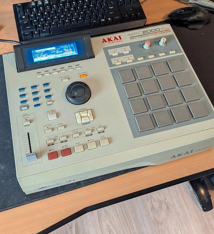 Akai MPC2000XL, Muziek en Instrumenten, Midi-apparatuur, Zo goed als nieuw, Ophalen of Verzenden