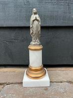 Onze Lieve Vrouw van Lourdes op een marmeren sokkel - 21cm, Antiek en Kunst, Antiek | Religie, Ophalen of Verzenden
