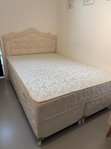 Prinsessen boxspring inclusief topping beschikbaar voor biedingen