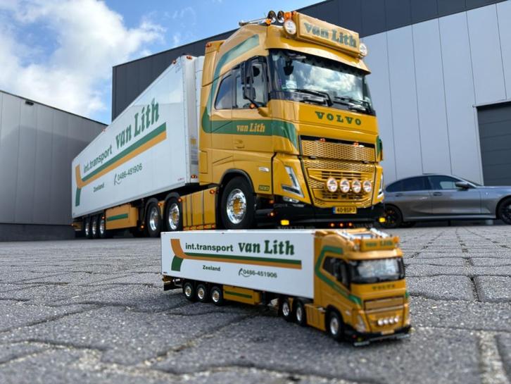 WSI VOLVO FH 5 GLOB. 6X2  MET REEFER TRAILER 3 AXLE  V. LITH, Hobby en Vrije tijd, Modelauto's | 1:50, Nieuw, Bus of Vrachtwagen