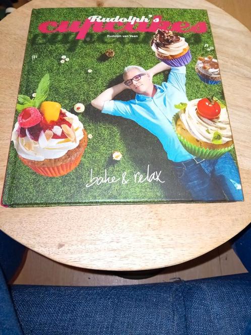 Rudolph van Veen - Rudolph's cupcakes, Boeken, Kookboeken, Zo goed als nieuw, Taart, Gebak en Desserts, Nederland en België, Ophalen of Verzenden