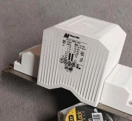 Trafo 18,7 ampère bij 11,5 of 12,5 of 13,5 volt. 2 stuks, Hobby en Vrije tijd, Elektronica-componenten, Zo goed als nieuw, Ophalen of Verzenden