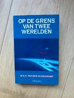 Op de grens van twee werelden - W.A.H. Mulder-Schalekamp, Ophalen of Verzenden, Zo goed als nieuw