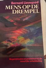 Mens op de Drempel - Bernard Lievegoed, Boeken, Ophalen of Verzenden, Zo goed als nieuw, Spiritualiteit algemeen, Achtergrond en Informatie