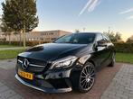 Mercedes-Benz A-klasse A180  AMG Styling | CarPlay | Stoelvw, Auto's, Mercedes-Benz, 65 €/maand, 4 cilinders, Leder en Stof, 1595 cc
