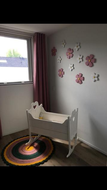 Super leuke houten schommelwieg beschikbaar voor biedingen