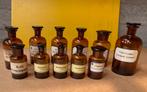 Een set antieke apothekerspotten met etiketten, Ophalen of Verzenden