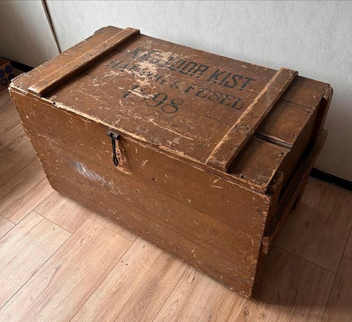 Oude houten kist met opschrift, Antiek en Kunst, Antiek | Woonaccessoires, Ophalen