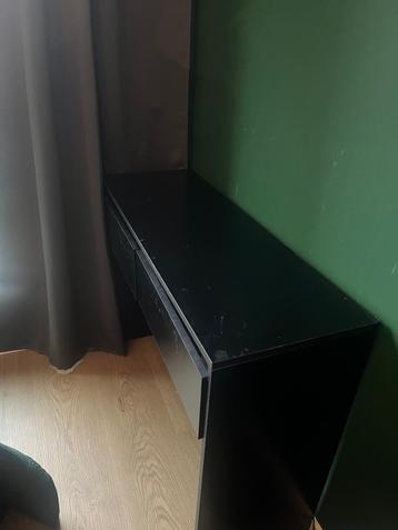 Makeup table beschikbaar voor biedingen