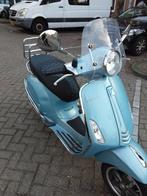 Blauwe Vespa Primavera, Fietsen en Brommers, Scooters | Vespa, Ophalen, Overige modellen, Maximaal 45 km/u, Zo goed als nieuw