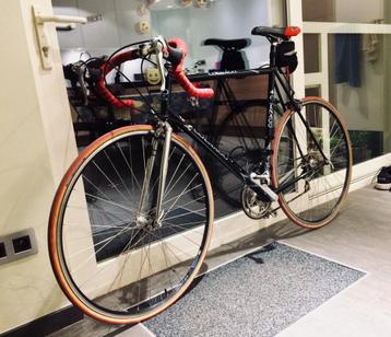 Stalen racefiets Colnago beschikbaar voor biedingen