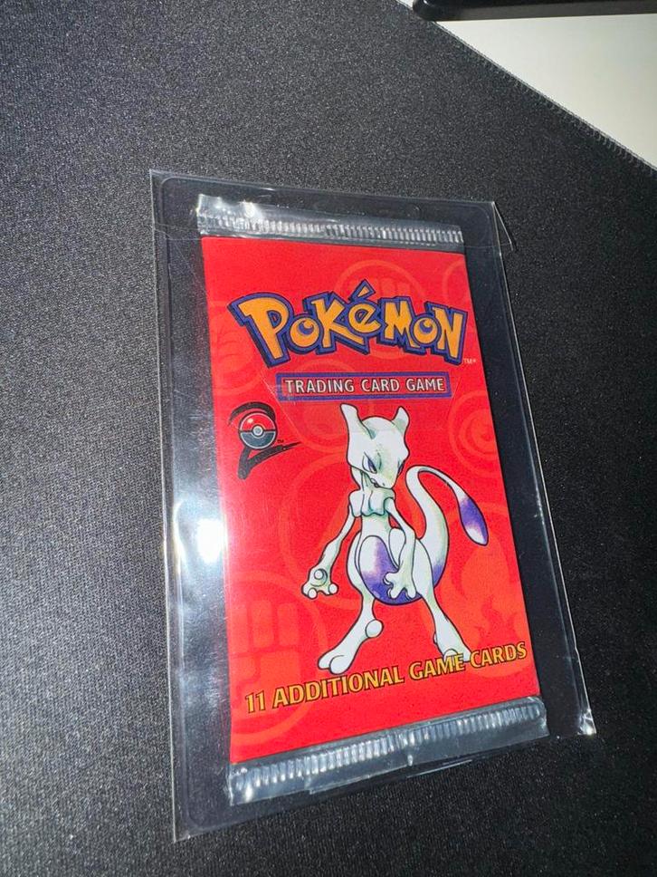 Base set 2 HEAVY mewtwo boosterpack vintage POKEMON, Hobby en Vrije tijd, Verzamelkaartspellen | Pokémon, Nieuw, Booster, Ophalen of Verzenden