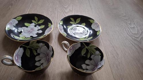 2x kop en schotel met bloemen uit Japan, Huis en Inrichting, Keuken | Servies, Nieuw, Kop(pen) en/of Schotel(s), Overige stijlen