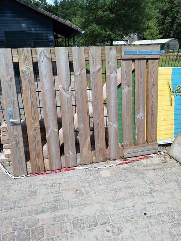 Te koop. Houten poort. beschikbaar voor biedingen